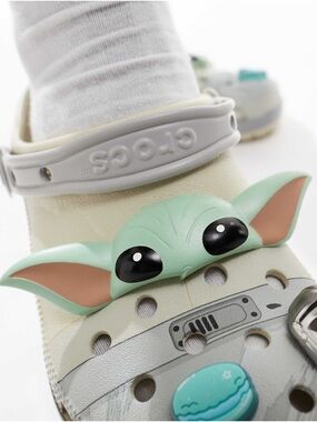 CROCS Kids Starwars Grogu Cream Clog with Charms